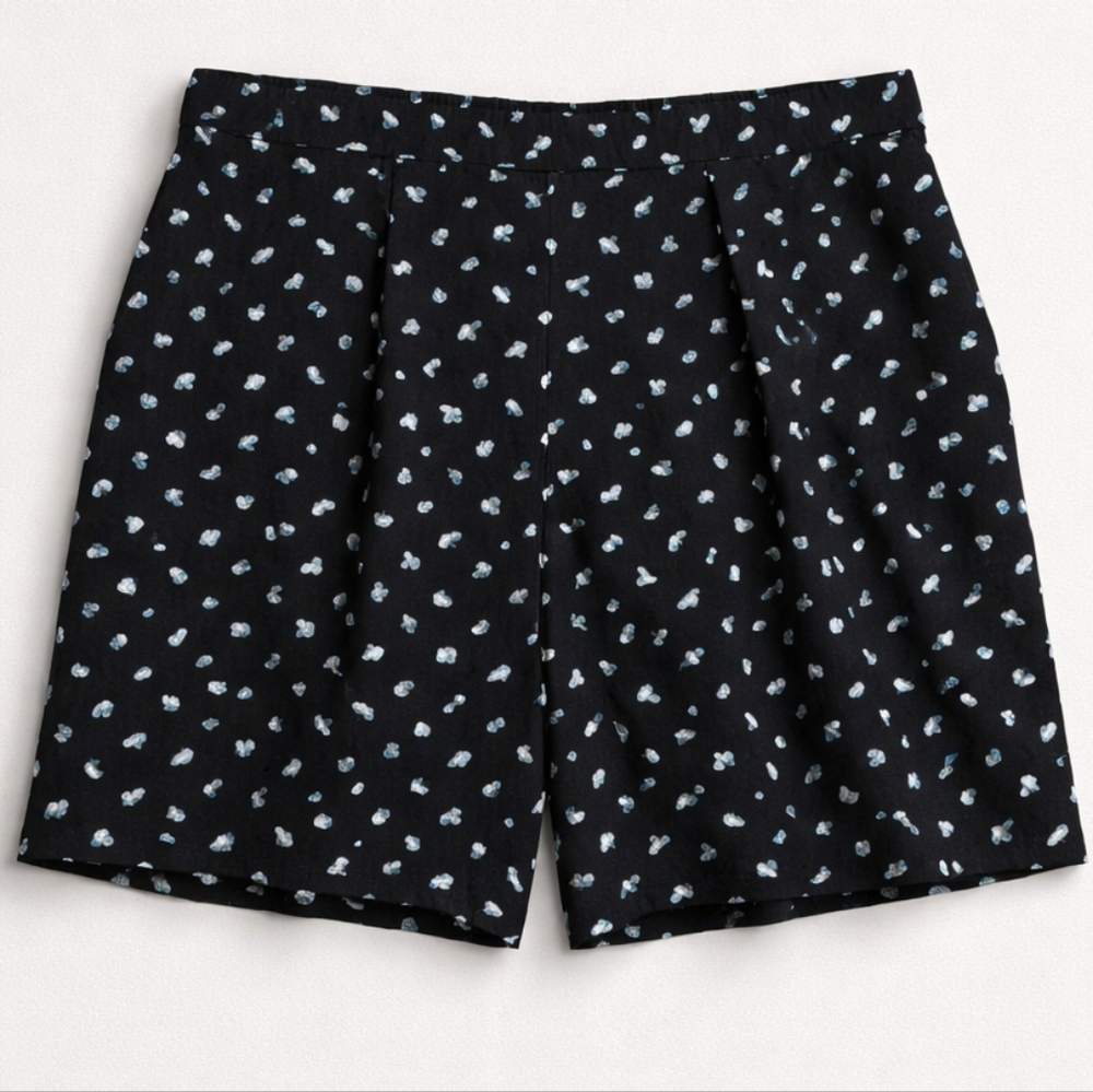 159 Torrid 0 O L XL Black and White Patterned Bermuda Flowy shorts with pockets